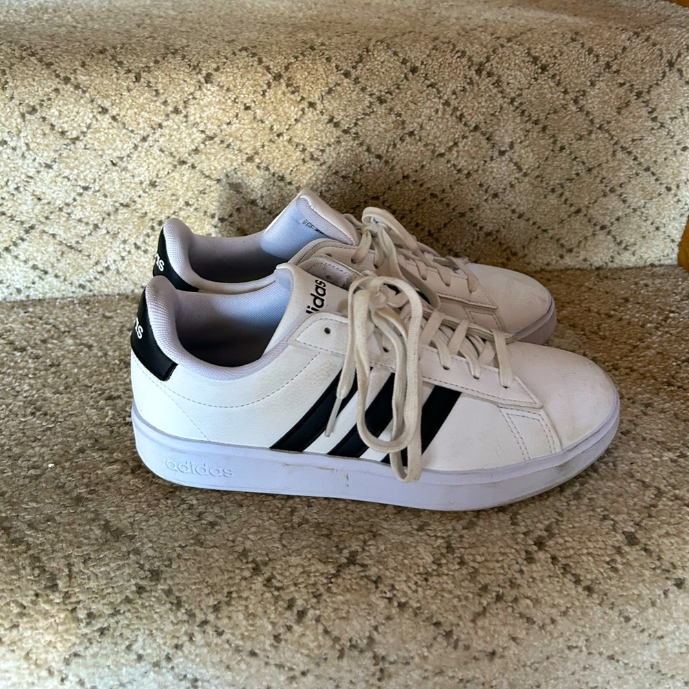 Adidas tennis Shoes size 7